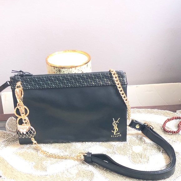 Yves Saint Laurent - Picture 1 of 15